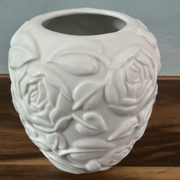 Germaine Monteil Porcelain Ginger Jar Or Vase White Repousse Roses & Vines Japan - Picture 4 of 8